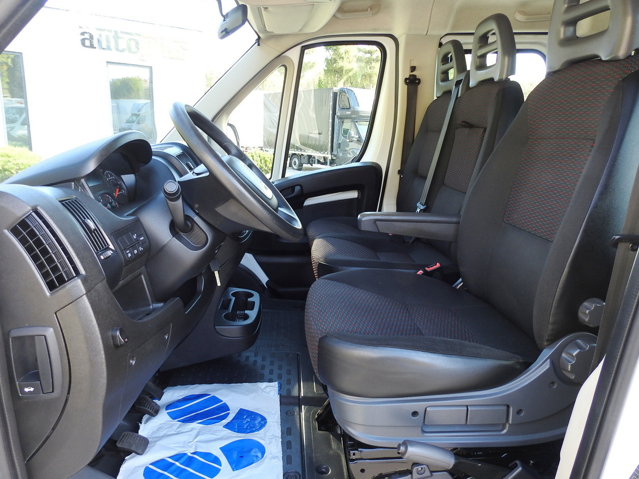 Leasing de PEUGEOT BOXER STAKE BODY DOUBLE CABIN DOKA 7 SEATS AIR CONDITIONING 140HP PEUGEOT BOXER STAKE BODY DOUBLE CABIN DOKA 7 SEATS AIR CONDITIONING 140HP: Foto 25 Leasing de PEUGEOT BOXER STAKE BODY DOUBLE CABIN DOKA 7 SEATS AIR CONDITIONING 140HP PEUGEOT BOXER STAKE BODY DOUBLE CABIN DOKA 7 SEATS AIR CONDITIONING 140HP: Foto 25