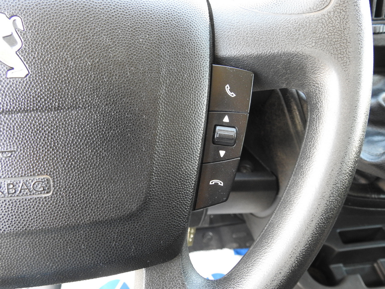 Leasing de PEUGEOT BOXER STAKE BODY DOUBLE CABIN DOKA 7 SEATS AIR CONDITIONING 140HP PEUGEOT BOXER STAKE BODY DOUBLE CABIN DOKA 7 SEATS AIR CONDITIONING 140HP: Foto 32 Leasing de PEUGEOT BOXER STAKE BODY DOUBLE CABIN DOKA 7 SEATS AIR CONDITIONING 140HP PEUGEOT BOXER STAKE BODY DOUBLE CABIN DOKA 7 SEATS AIR CONDITIONING 140HP: Foto 32