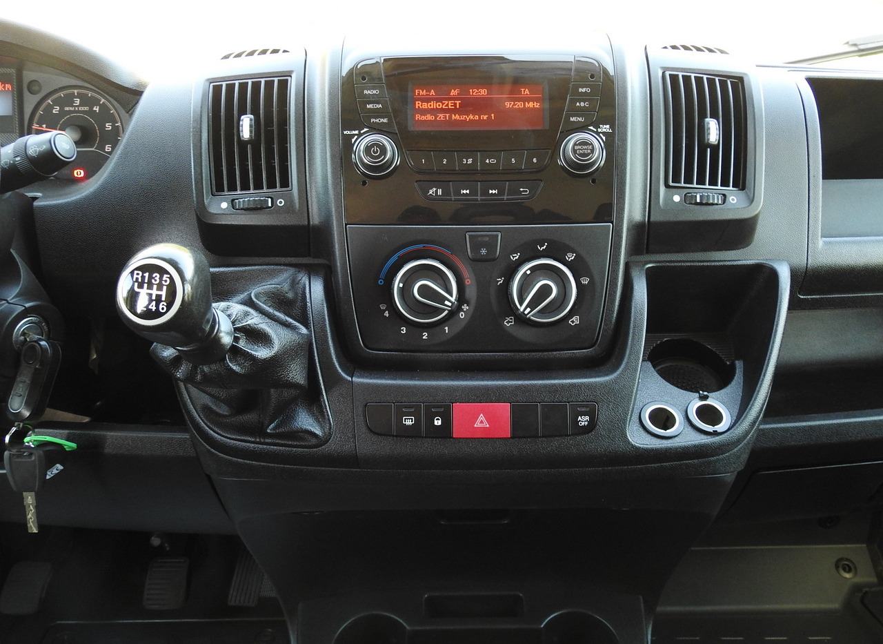 Leasing de PEUGEOT BOXER STAKE BODY DOUBLE CABIN DOKA 7 SEATS AIR CONDITIONING 140HP PEUGEOT BOXER STAKE BODY DOUBLE CABIN DOKA 7 SEATS AIR CONDITIONING 140HP: Foto 35 Leasing de PEUGEOT BOXER STAKE BODY DOUBLE CABIN DOKA 7 SEATS AIR CONDITIONING 140HP PEUGEOT BOXER STAKE BODY DOUBLE CABIN DOKA 7 SEATS AIR CONDITIONING 140HP: Foto 35