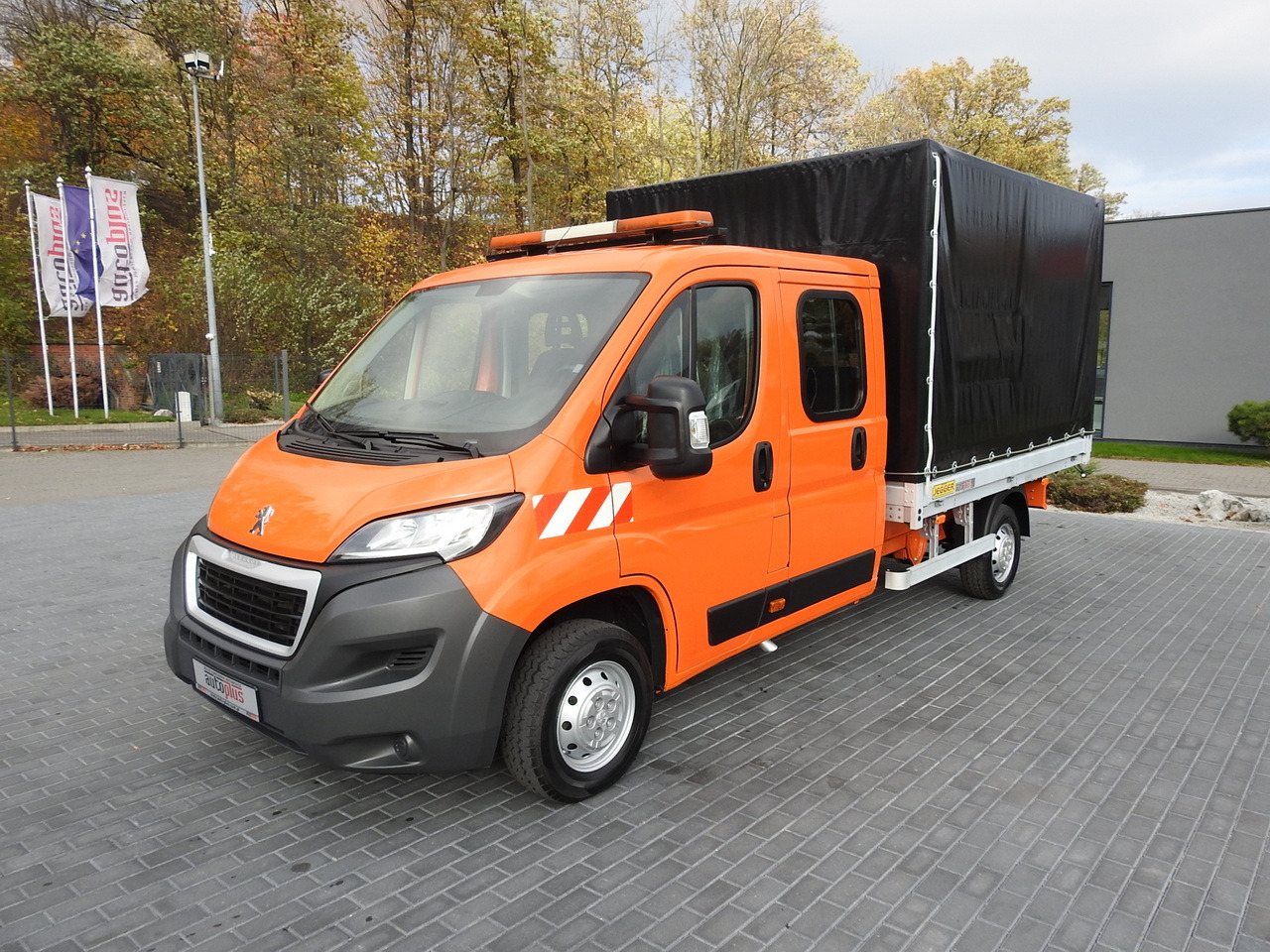 Autoutilitară cu platformă PEUGEOT BOXER STAKE BODY TARPAULIN DOUBLE CABIN DOKA 7 SEATS AIR CONDITIONING PNEUMATICS  140HP: Foto 6