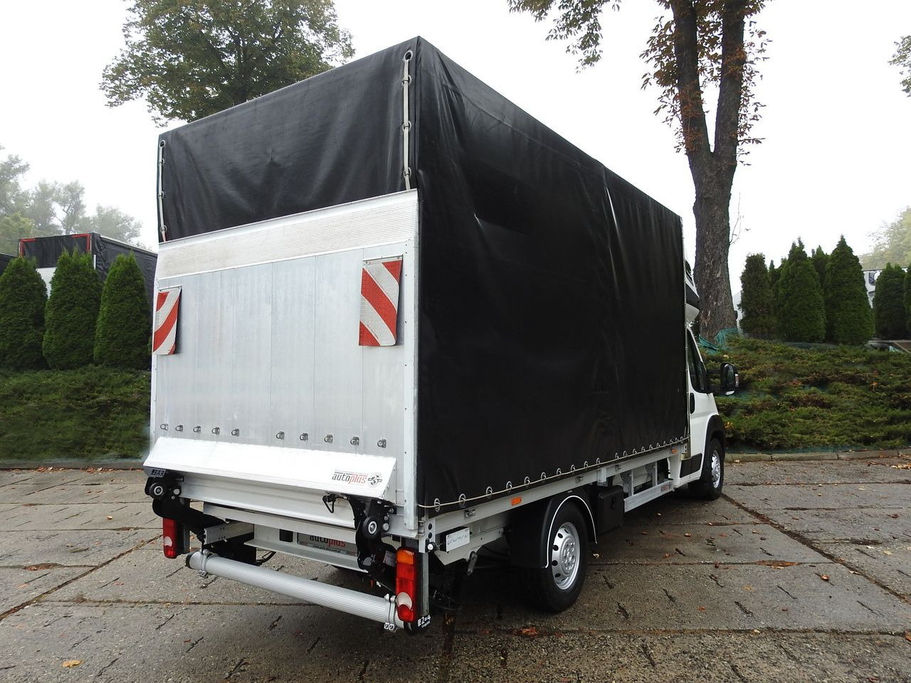 PEUGEOT BOXER TARPAULIN LIFT 8 PALLETS WEBASTO LED LIGHTS AIR CONDITIONING 165HP - Autoutilitară cu prelată: Foto 3 PEUGEOT BOXER TARPAULIN LIFT 8 PALLETS WEBASTO LED LIGHTS AIR CONDITIONING 165HP - Autoutilitară cu prelată: Foto 3