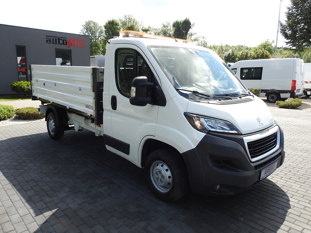 PEUGEOT BOXER THREE-WAY TIPPER AIR CONDITIONING 130HP - Camion basculantă: Foto 4 PEUGEOT BOXER THREE-WAY TIPPER AIR CONDITIONING 130HP - Camion basculantă: Foto 4