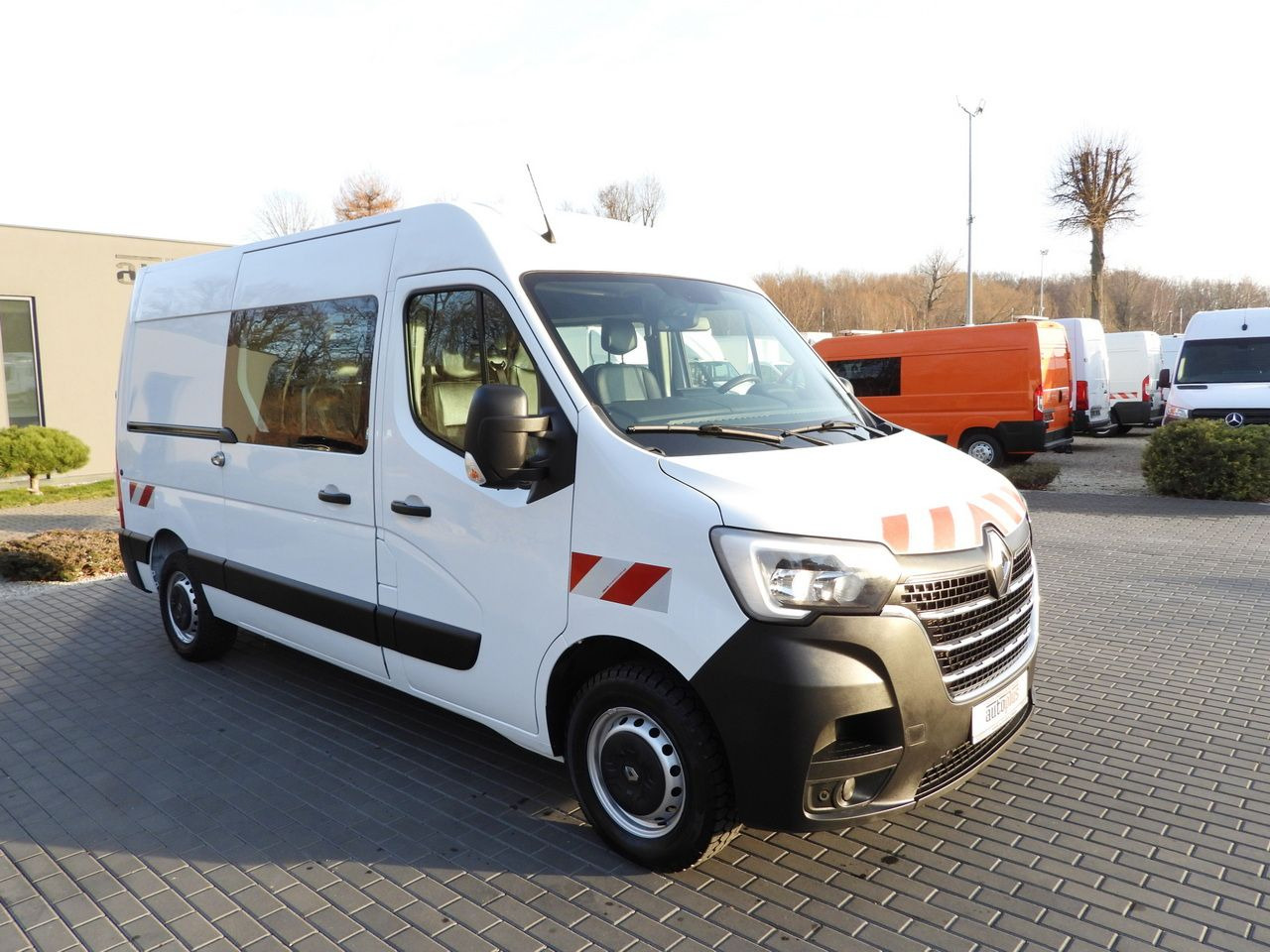 RENAULT MASTER BOX DELIVERY VAN 7 SEATS CRUISE CONTROL LED LIGHTS AIR CONDITIONING 145HP - Dubă: Foto 4 RENAULT MASTER BOX DELIVERY VAN 7 SEATS CRUISE CONTROL LED LIGHTS AIR CONDITIONING 145HP - Dubă: Foto 4