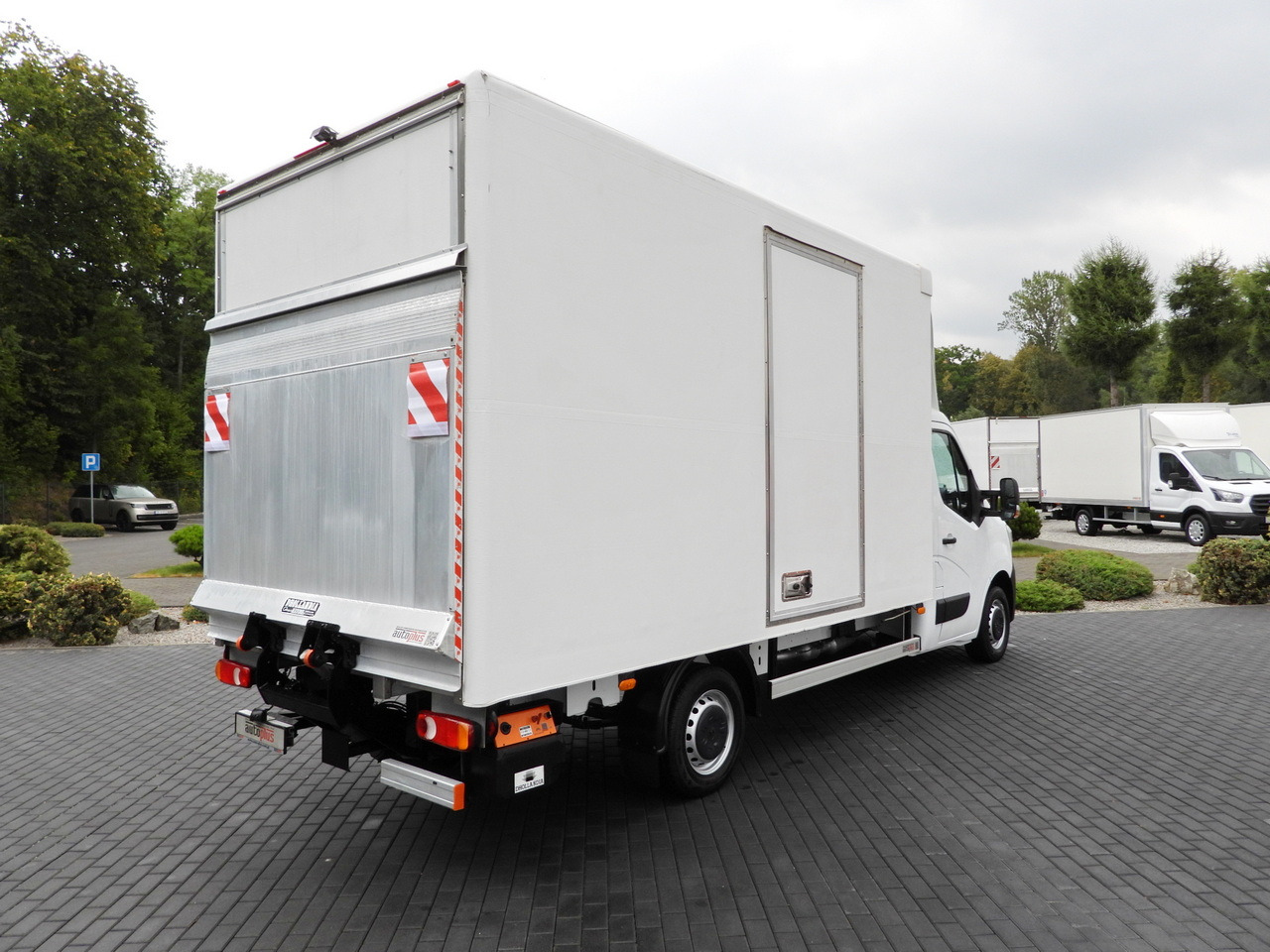 RENAULT MASTER BOX LIFT 8 PALLETS CRUISE CONTROL LED LIGHTS AIR CONDITIONING 145HP - Autoutilitară box: Foto 3 RENAULT MASTER BOX LIFT 8 PALLETS CRUISE CONTROL LED LIGHTS AIR CONDITIONING 145HP - Autoutilitară box: Foto 3