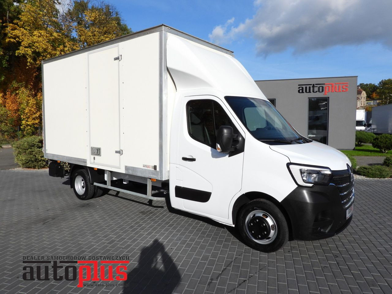 RENAULT MASTER BOX LIFT 8 PALLETS CRUISE CONTROL LED LIGHTS TWIN WHEELS AIR CONDITIONING 145HP - Autoutilitară box: Foto 1 RENAULT MASTER BOX LIFT 8 PALLETS CRUISE CONTROL LED LIGHTS TWIN WHEELS AIR CONDITIONING 145HP - Autoutilitară box: Foto 1