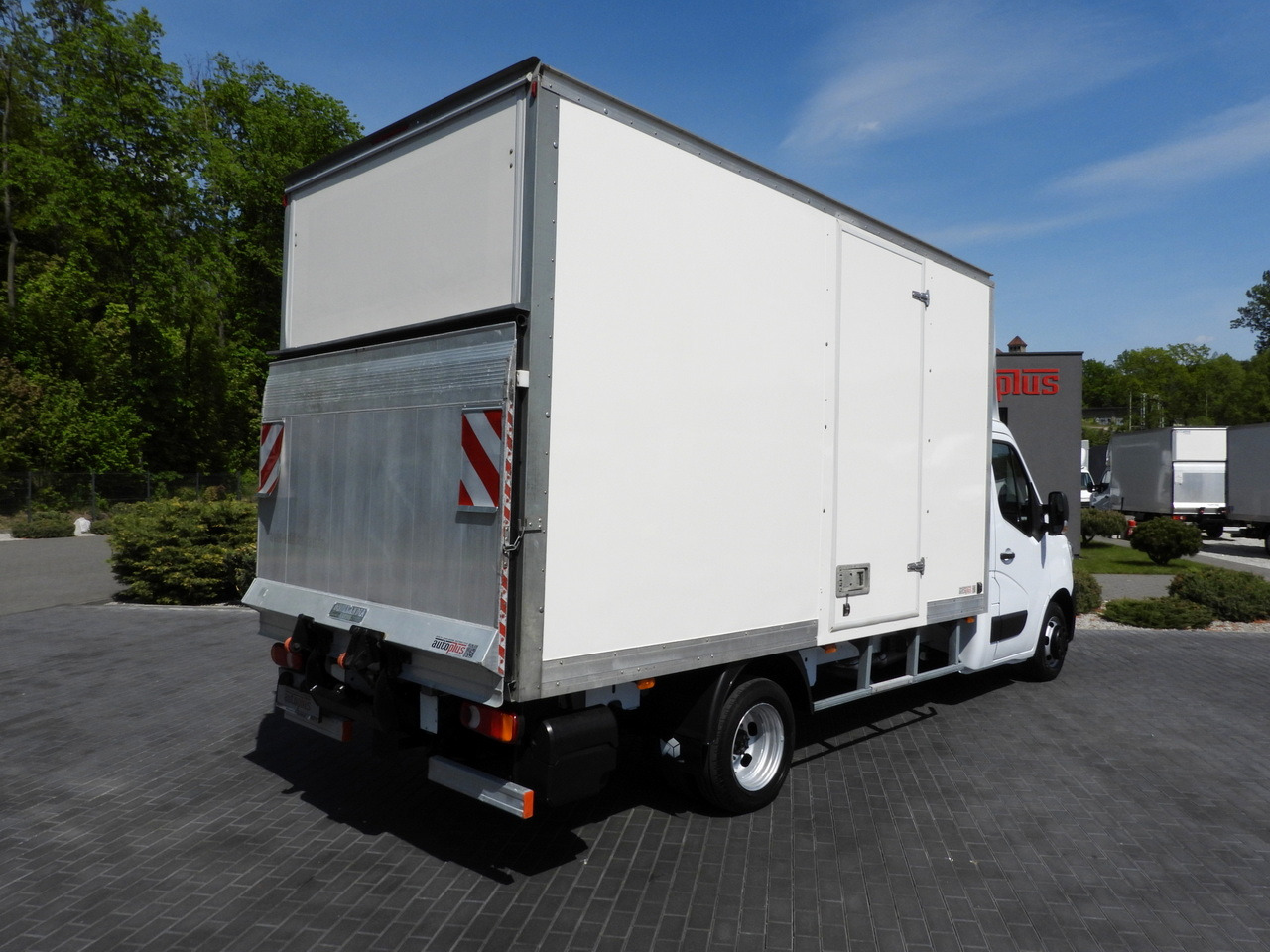 RENAULT MASTER BOX LIFT 8 PALLETS CRUISE CONTROL NAVIGATION LED LIGHTS TWIN WHEELS AIR CONDITIONING 145HP - Autoutilitară box: Foto 3 RENAULT MASTER BOX LIFT 8 PALLETS CRUISE CONTROL NAVIGATION LED LIGHTS TWIN WHEELS AIR CONDITIONING 145HP - Autoutilitară box: Foto 3