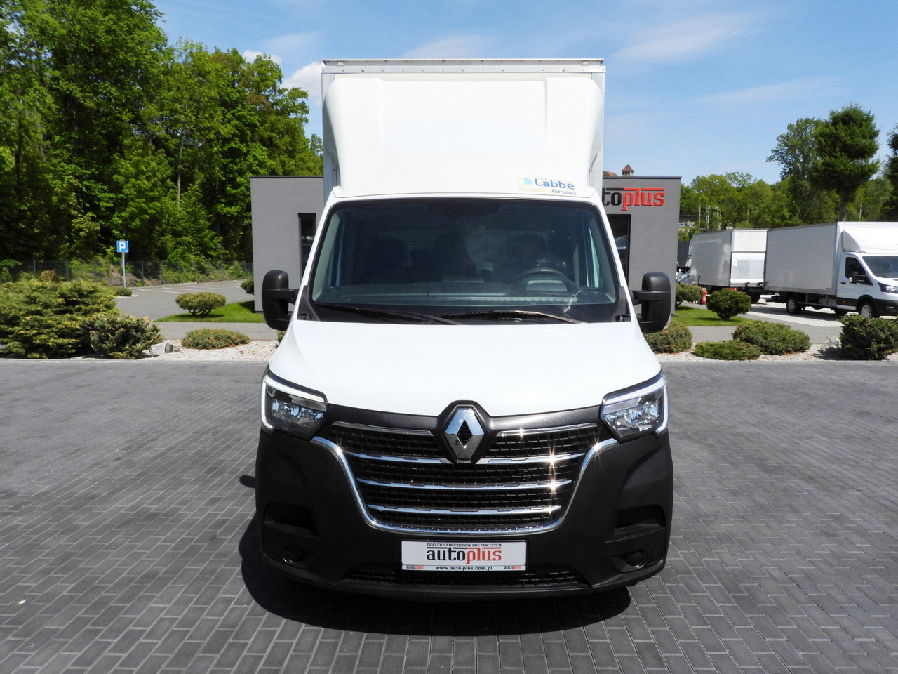 RENAULT MASTER BOX LIFT 8 PALLETS CRUISE CONTROL NAVIGATION LED LIGHTS TWIN WHEELS AIR CONDITIONING 145HP - Autoutilitară box: Foto 5 RENAULT MASTER BOX LIFT 8 PALLETS CRUISE CONTROL NAVIGATION LED LIGHTS TWIN WHEELS AIR CONDITIONING 145HP - Autoutilitară box: Foto 5