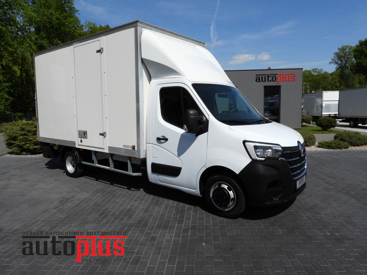 RENAULT MASTER BOX LIFT 8 PALLETS CRUISE CONTROL NAVIGATION LED LIGHTS TWIN WHEELS AIR CONDITIONING 145HP - Autoutilitară box: Foto 1 RENAULT MASTER BOX LIFT 8 PALLETS CRUISE CONTROL NAVIGATION LED LIGHTS TWIN WHEELS AIR CONDITIONING 145HP - Autoutilitară box: Foto 1
