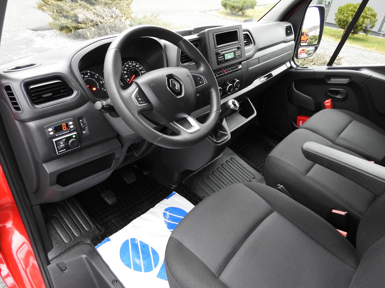 RENAULT MASTER REFRIGERATOR VAN 1*C CRUISE CONTROL AIR CONDITIONING LED LIGHTS 135HP - Autoutilitară frigorifica: Foto 2 RENAULT MASTER REFRIGERATOR VAN 1*C CRUISE CONTROL AIR CONDITIONING LED LIGHTS 135HP - Autoutilitară frigorifica: Foto 2