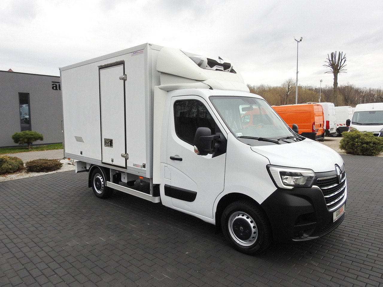 RENAULT MASTER REGRIGERATOR BOX 0*C LED LIGHTS AIR CONDITIONING 145HP - Autoutilitară frigorifica: Foto 4 RENAULT MASTER REGRIGERATOR BOX 0*C LED LIGHTS AIR CONDITIONING 145HP - Autoutilitară frigorifica: Foto 4