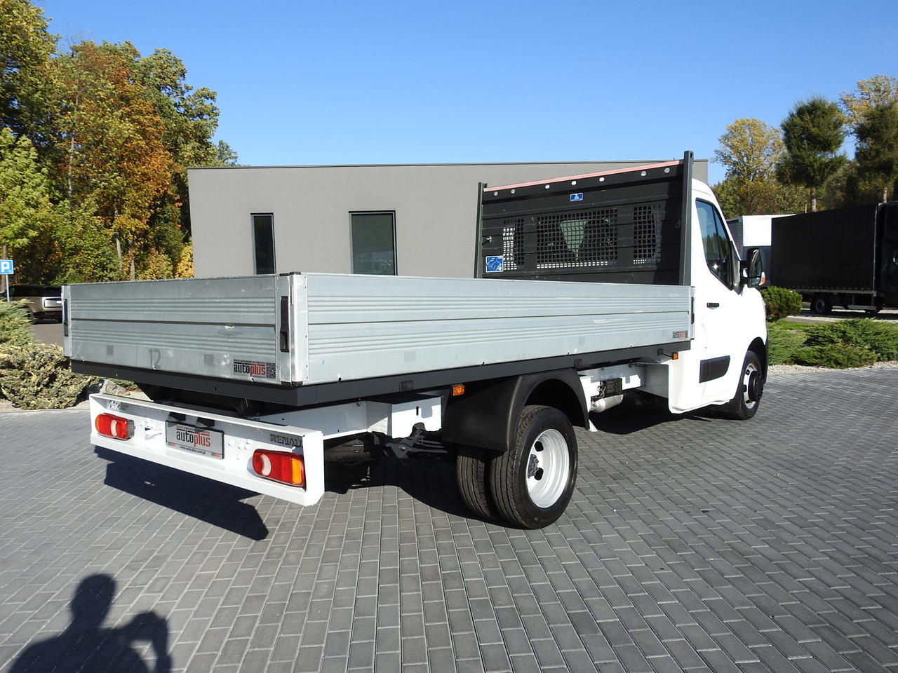 RENAULT MASTER STAKE BODY CRUISE CONTROL AIR CONDITIONING LED LIGHTS TWIN WHEELS 130HP - Autoutilitară cu platformă: Foto 3 RENAULT MASTER STAKE BODY CRUISE CONTROL AIR CONDITIONING LED LIGHTS TWIN WHEELS 130HP - Autoutilitară cu platformă: Foto 3