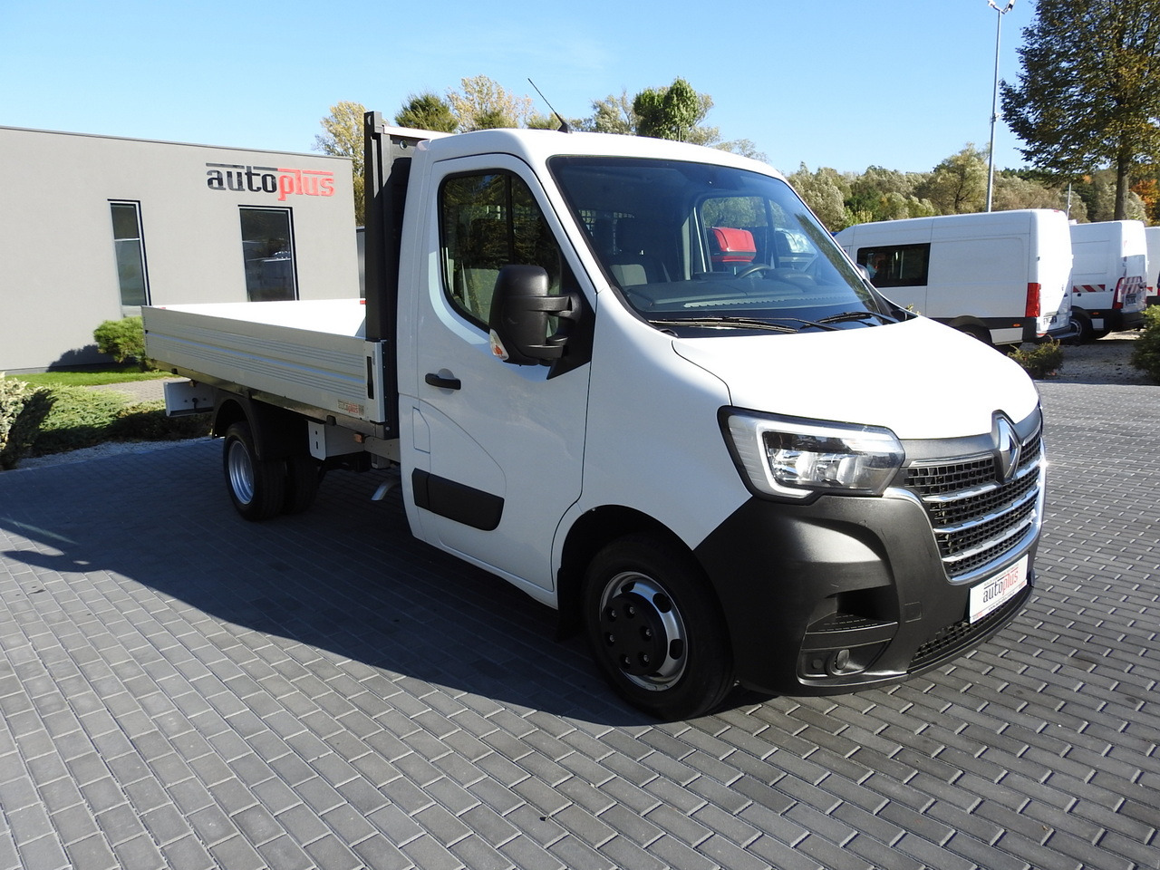 RENAULT MASTER STAKE BODY CRUISE CONTROL AIR CONDITIONING LED LIGHTS TWIN WHEELS 130HP - Autoutilitară cu platformă: Foto 4 RENAULT MASTER STAKE BODY CRUISE CONTROL AIR CONDITIONING LED LIGHTS TWIN WHEELS 130HP - Autoutilitară cu platformă: Foto 4