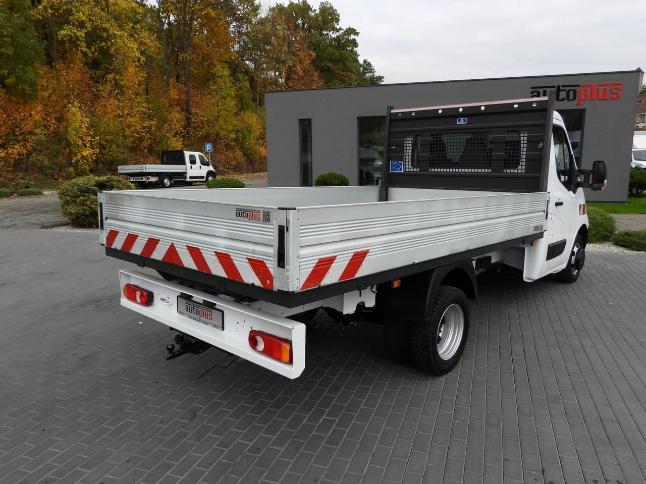 RENAULT MASTER STAKE BODY CRUISE CONTROL NAVIGATION TWIN WHEELS AIR CONDITIONING 130HP - Autoutilitară cu platformă: Foto 3 RENAULT MASTER STAKE BODY CRUISE CONTROL NAVIGATION TWIN WHEELS AIR CONDITIONING 130HP - Autoutilitară cu platformă: Foto 3