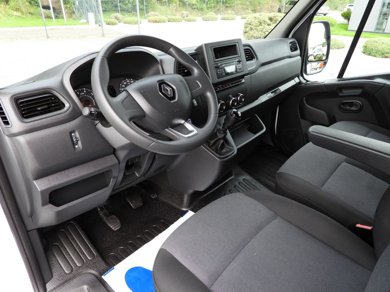 RENAULT MASTER STAKE BODY DOUBLE CABIN DOKA 7 SEATS LED LIGHTS AIR CONDITIONING 145HP - Autoutilitară cu platformă: Foto 2 RENAULT MASTER STAKE BODY DOUBLE CABIN DOKA 7 SEATS LED LIGHTS AIR CONDITIONING 145HP - Autoutilitară cu platformă: Foto 2