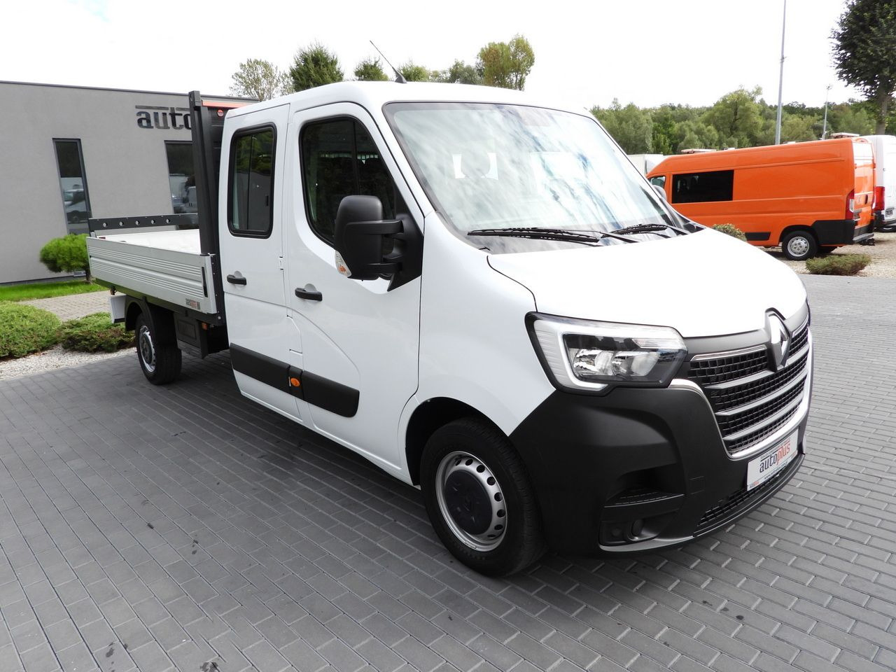 RENAULT MASTER STAKE BODY DOUBLE CABIN DOKA 7 SEATS LED LIGHTS AIR CONDITIONING 145HP - Autoutilitară cu platformă: Foto 4 RENAULT MASTER STAKE BODY DOUBLE CABIN DOKA 7 SEATS LED LIGHTS AIR CONDITIONING 145HP - Autoutilitară cu platformă: Foto 4