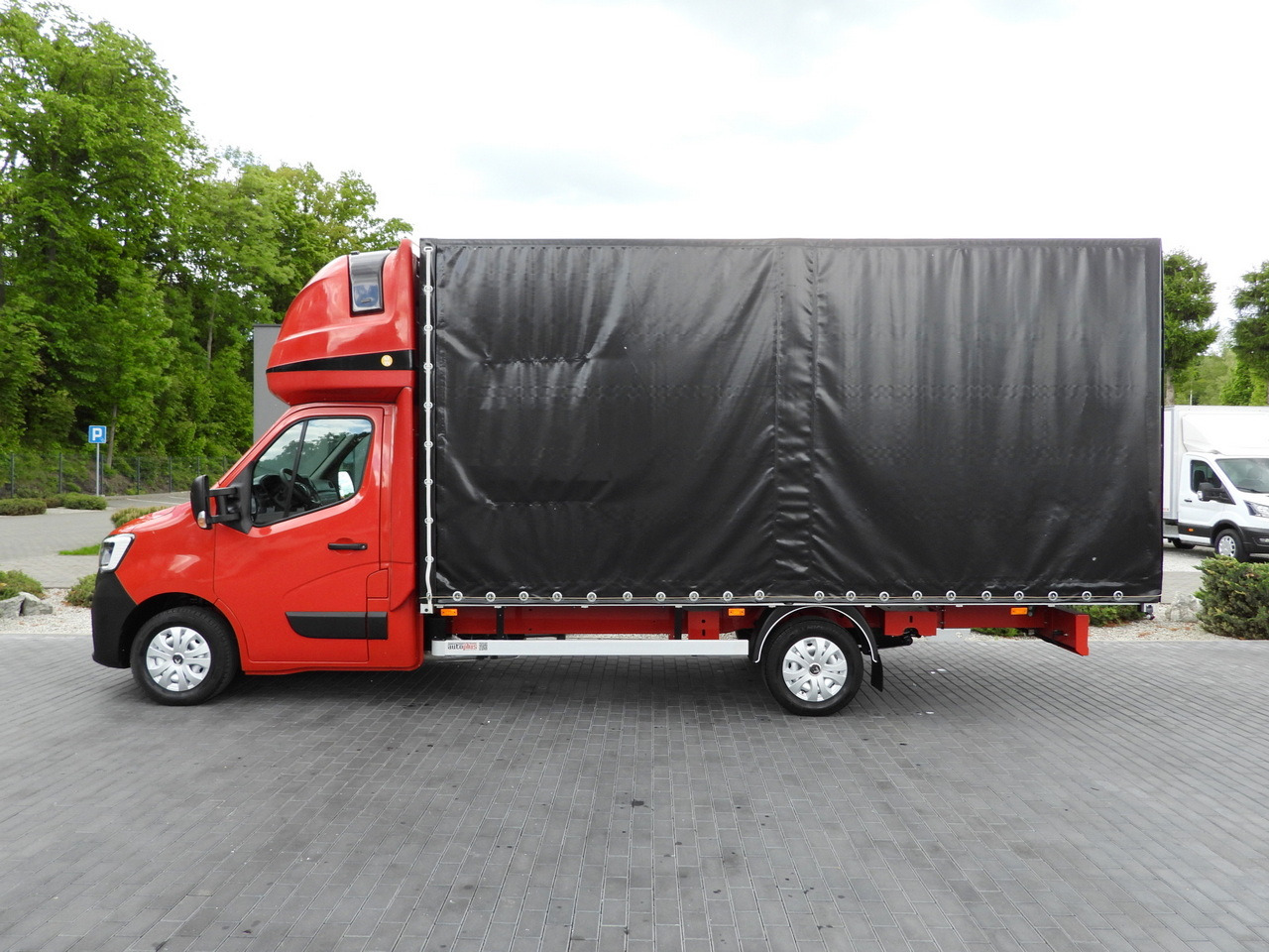 Autoutilitară cu prelată RENAULT MASTER TARPAULIN 10 PALLETS WEBASTO CRUISE CONTROL LED LIGHTS PNEUMATICS AIR CONDITIONING 165HP: Foto 9 Autoutilitară cu prelată RENAULT MASTER TARPAULIN 10 PALLETS WEBASTO CRUISE CONTROL LED LIGHTS PNEUMATICS AIR CONDITIONING 165HP: Foto 9
