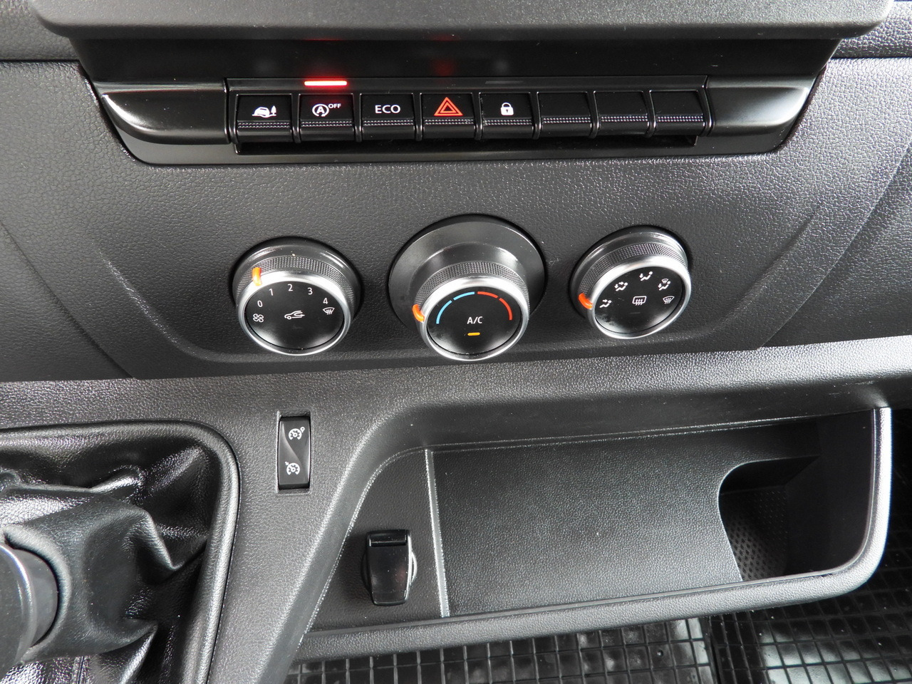 Autoutilitară cu prelată RENAULT MASTER TARPAULIN 10 PALLETS WEBASTO CRUISE CONTROL LED LIGHTS PNEUMATICS AIR CONDITIONING 165HP: Foto 34 Autoutilitară cu prelată RENAULT MASTER TARPAULIN 10 PALLETS WEBASTO CRUISE CONTROL LED LIGHTS PNEUMATICS AIR CONDITIONING 165HP: Foto 34