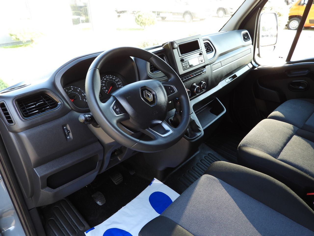 RENAULT MASTER TARPAULIN 10 PALLETS WEBASTO CRUISE CONTROL LED LIGHTS PNEUMATICS AIR CONDITIONING  165HP - Autoutilitară cu prelată: Foto 2 RENAULT MASTER TARPAULIN 10 PALLETS WEBASTO CRUISE CONTROL LED LIGHTS PNEUMATICS AIR CONDITIONING  165HP - Autoutilitară cu prelată: Foto 2