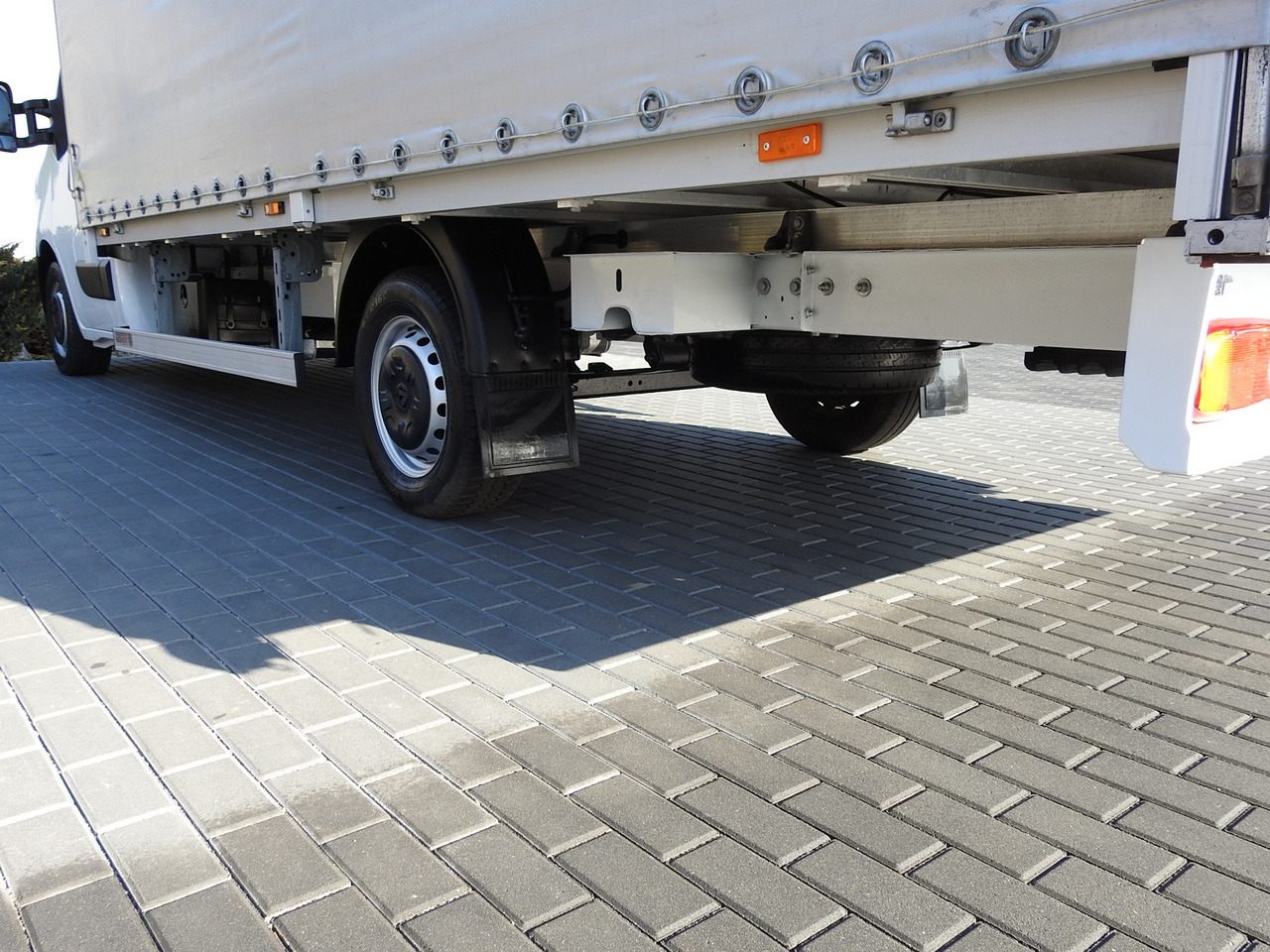 Autoutilitară cu prelată RENAULT MASTER  TARPAULIN 10 PALLETS WEBASTO CRUISE CONTROL LED LIGHTS PNEUMATICS AIR CONDITIONING  165HP: Foto 16