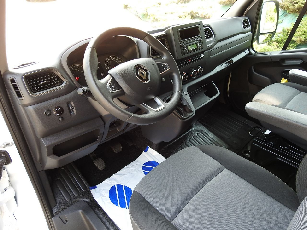 RENAULT MASTER TARPAULIN 8 PALLETS WEBASTO CRUISE CONTROL LED LIGHTS PNEUMATICS 165HP - Autoutilitară cu prelată: Foto 2 RENAULT MASTER TARPAULIN 8 PALLETS WEBASTO CRUISE CONTROL LED LIGHTS PNEUMATICS 165HP - Autoutilitară cu prelată: Foto 2