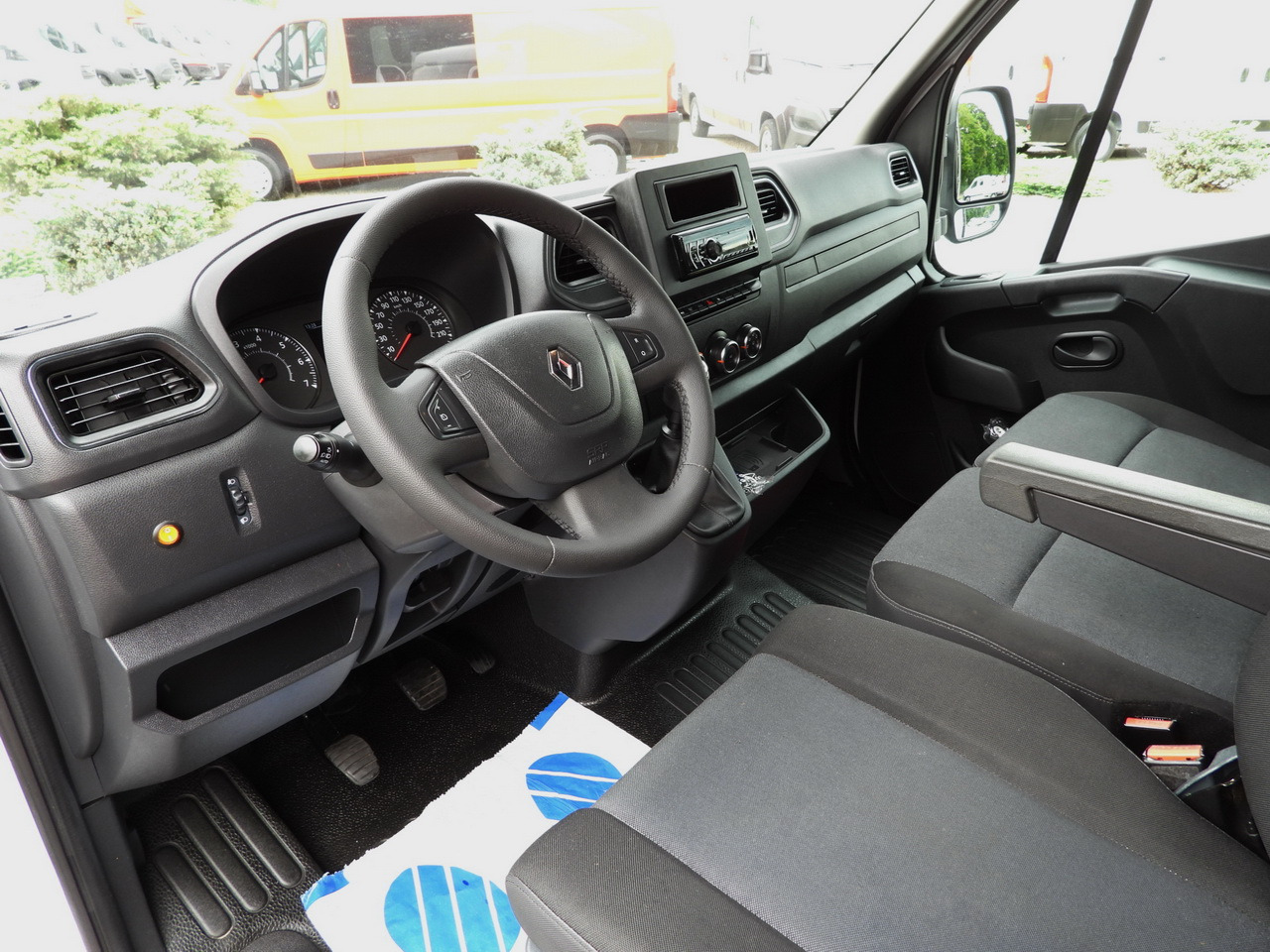 RENAULT MASTER TARPAULIN LIFT 10 PALLETS WEBASTO CRUISE CONTROL LED LIGHTS PNEUMATICS AIR CONDITIONING 165HP - Autoutilitară cu prelată: Foto 2 RENAULT MASTER TARPAULIN LIFT 10 PALLETS WEBASTO CRUISE CONTROL LED LIGHTS PNEUMATICS AIR CONDITIONING 165HP - Autoutilitară cu prelată: Foto 2