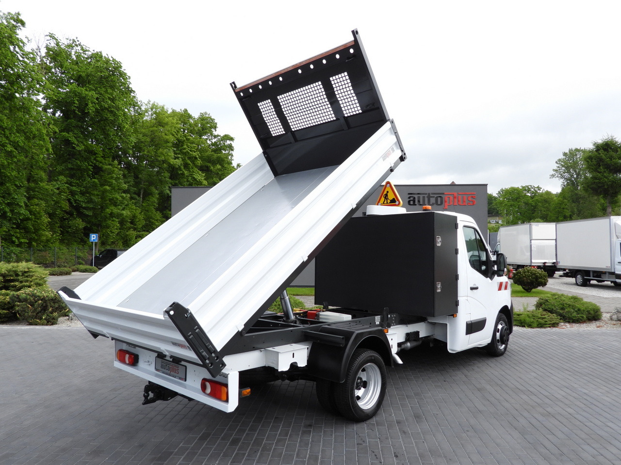 RENAULT MASTER TIPPER CRUISE CONTROL LED LIGHTS TWIN WHEELS AIR CONDITIONING 130HP - Autoutilitară basculantă: Foto 3 RENAULT MASTER TIPPER CRUISE CONTROL LED LIGHTS TWIN WHEELS AIR CONDITIONING 130HP - Autoutilitară basculantă: Foto 3