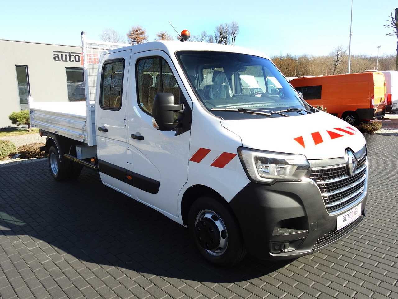 RENAULT MASTER TIPPER DOUBLE CABIN DOKA 6 SEATS CRUISE CONTROL AIR CONDITIONING LED LIGHTS TWIN WHEELS 130HP - Autoutilitară basculantă: Foto 4 RENAULT MASTER TIPPER DOUBLE CABIN DOKA 6 SEATS CRUISE CONTROL AIR CONDITIONING LED LIGHTS TWIN WHEELS 130HP - Autoutilitară basculantă: Foto 4
