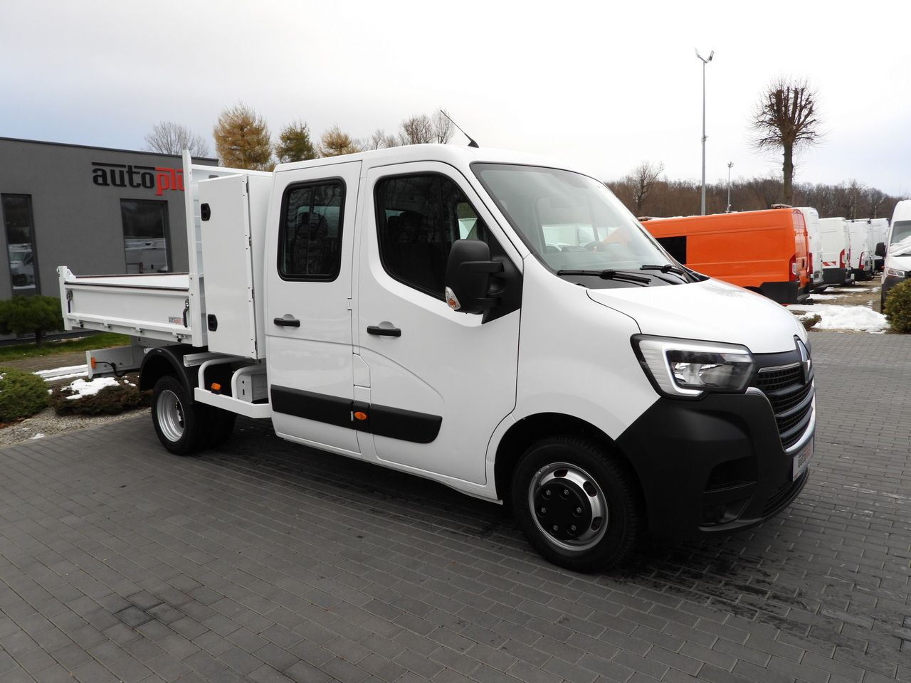 RENAULT MASTER TIPPER DOUBLE CABIN DOKA 6 SEATS CRUISE CONTROL LED LIGHTS TWIN WHEELS AIR CONDITIONING 145HP - Autoutilitară basculantă: Foto 4 RENAULT MASTER TIPPER DOUBLE CABIN DOKA 6 SEATS CRUISE CONTROL LED LIGHTS TWIN WHEELS AIR CONDITIONING 145HP - Autoutilitară basculantă: Foto 4