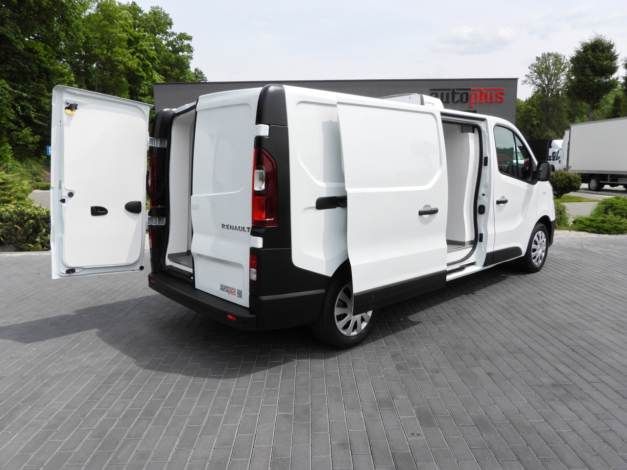 RENAULT TRAFIC REFRIGERATOR VAN 0*C CRUISE CONTROL LED LIGHTS AIR CONDITIONING 120HP - Autoutilitară frigorifica: Foto 3 RENAULT TRAFIC REFRIGERATOR VAN 0*C CRUISE CONTROL LED LIGHTS AIR CONDITIONING 120HP - Autoutilitară frigorifica: Foto 3