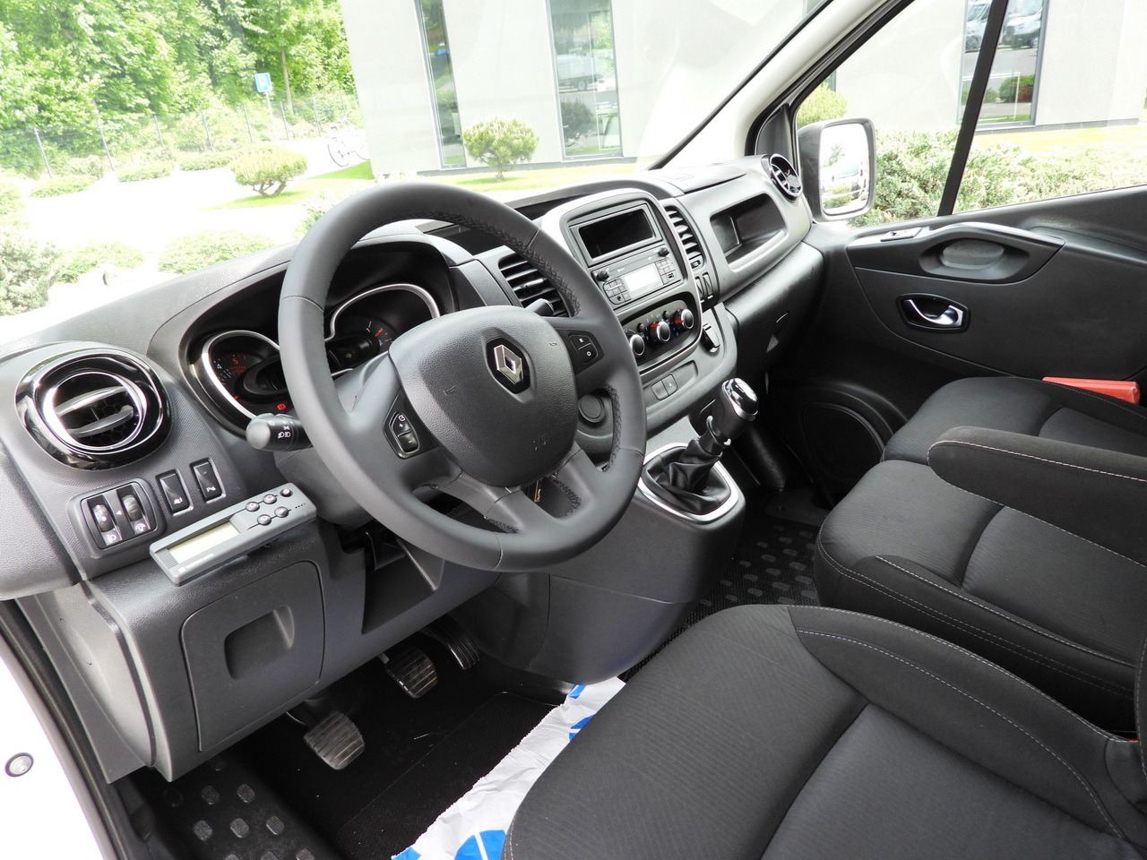 RENAULT TRAFIC REFRIGERATOR VAN 0*C CRUISE CONTROL LED LIGHTS AIR CONDITIONING 120HP - Autoutilitară frigorifica: Foto 2 RENAULT TRAFIC REFRIGERATOR VAN 0*C CRUISE CONTROL LED LIGHTS AIR CONDITIONING 120HP - Autoutilitară frigorifica: Foto 2
