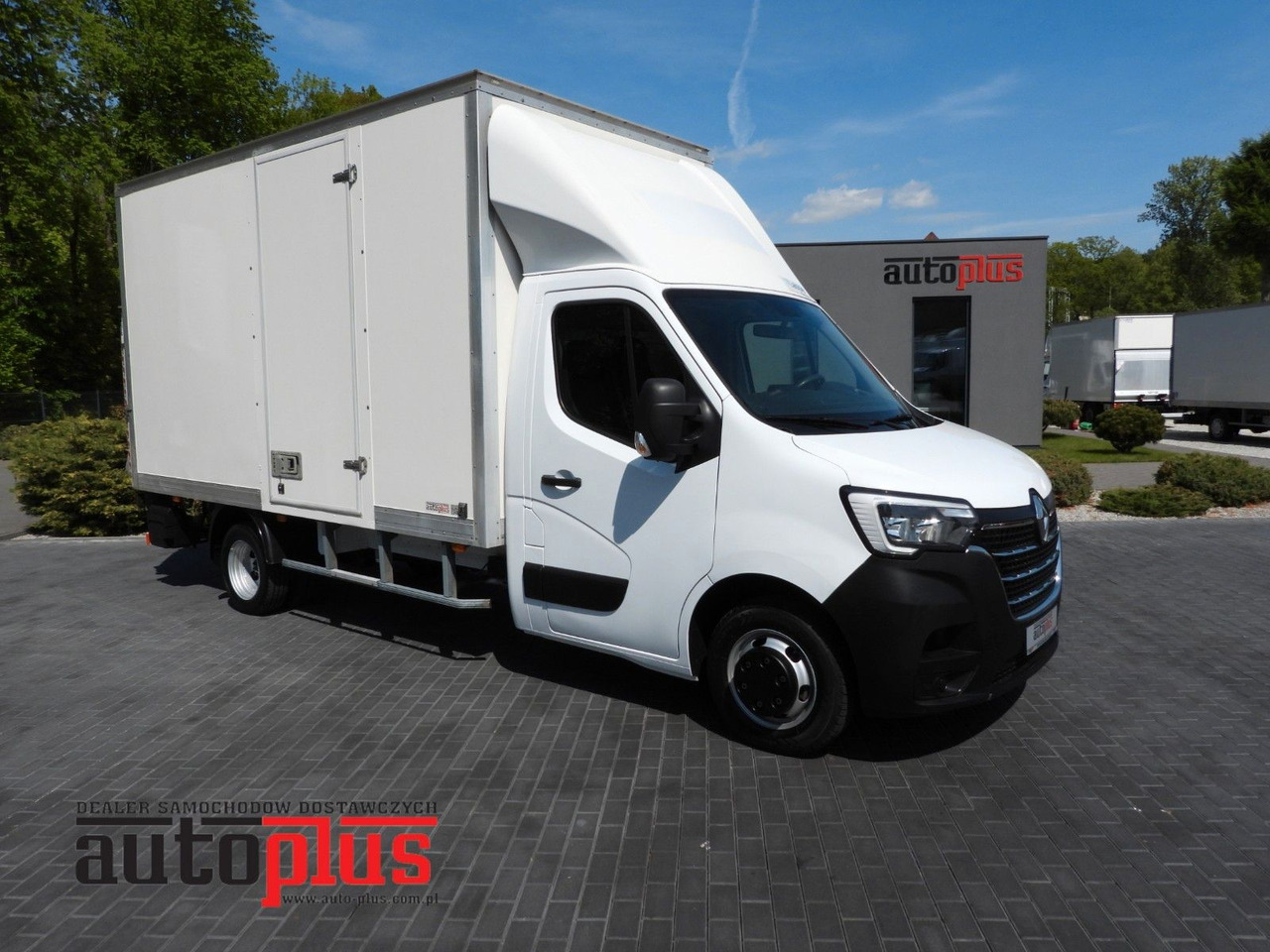 Renault MASTER KOFFER AUFZUG 8 PALETTEN TEMPOMAT NAVI - Autoutilitară box: Foto 1 Renault MASTER KOFFER AUFZUG 8 PALETTEN TEMPOMAT NAVI - Autoutilitară box: Foto 1