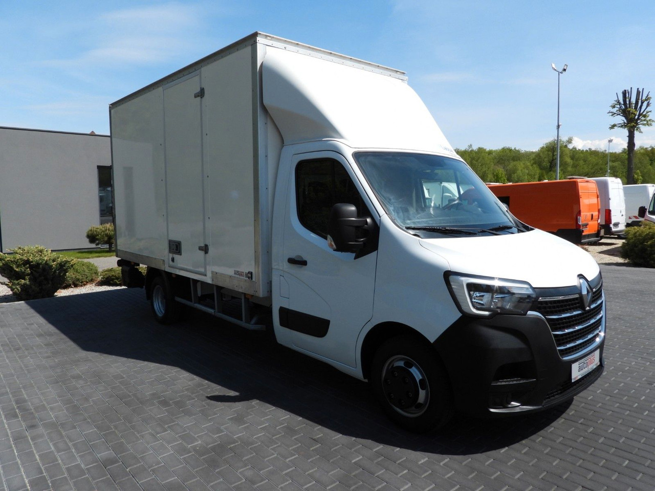 Renault MASTER KOFFER AUFZUG 8 PALETTEN TEMPOMAT NAVI - Autoutilitară box: Foto 4 Renault MASTER KOFFER AUFZUG 8 PALETTEN TEMPOMAT NAVI - Autoutilitară box: Foto 4