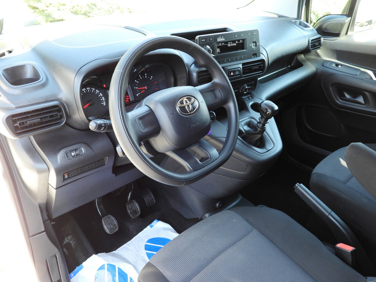 TOYOTA PROACE CITY  REFRIGERATOR VAN -15*C POWER SUPPLY 230V CRUISE CONTROL AIR CONDITIONING  100HP - Autoutilitară frigorifica: Foto 2 TOYOTA PROACE CITY  REFRIGERATOR VAN -15*C POWER SUPPLY 230V CRUISE CONTROL AIR CONDITIONING  100HP - Autoutilitară frigorifica: Foto 2