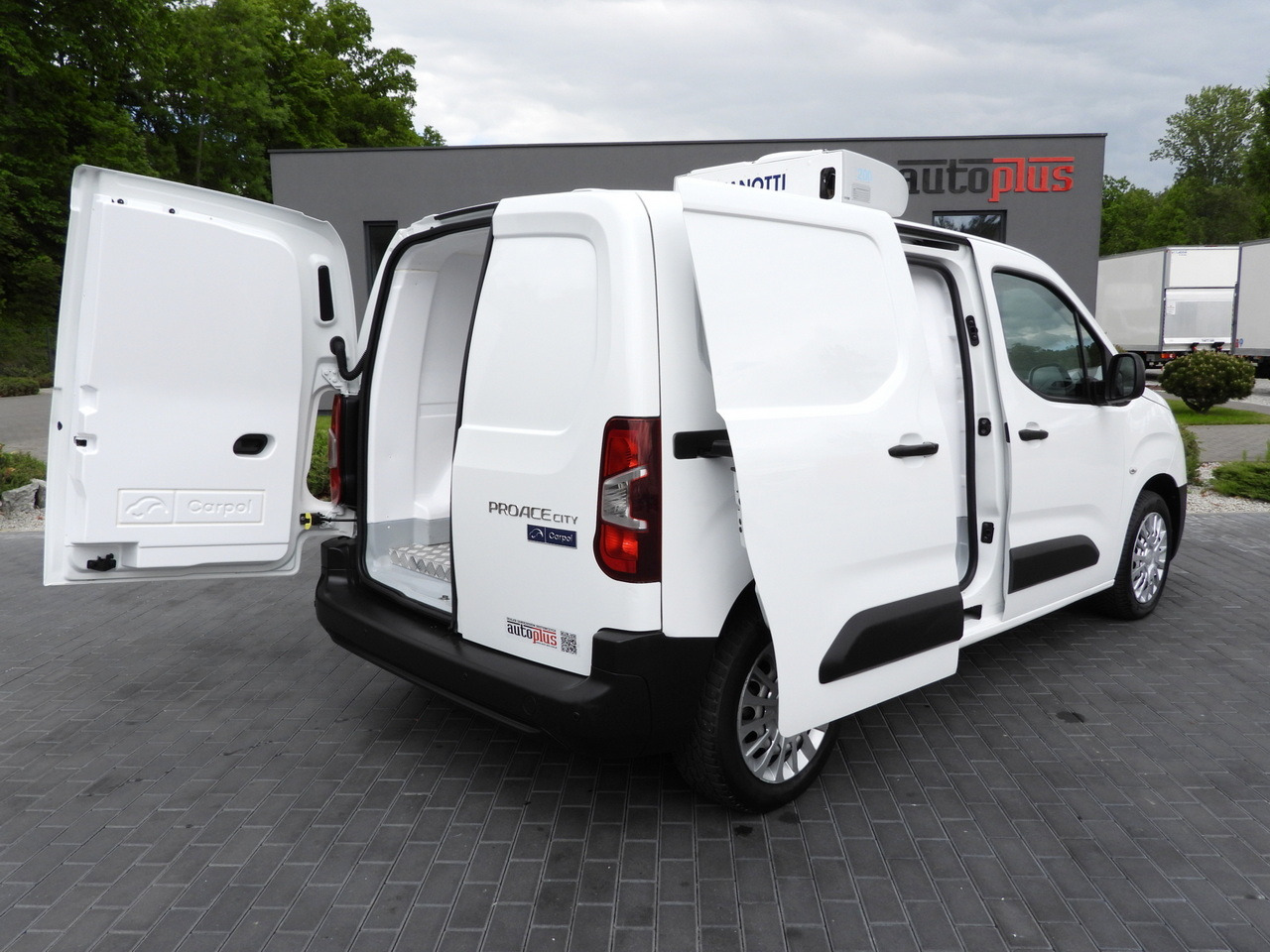 TOYOTA PROACE CITY  REFRIGERATOR VAN -15*C POWER SUPPLY 230V CRUISE CONTROL AIR CONDITIONING  100HP - Autoutilitară frigorifica: Foto 3 TOYOTA PROACE CITY  REFRIGERATOR VAN -15*C POWER SUPPLY 230V CRUISE CONTROL AIR CONDITIONING  100HP - Autoutilitară frigorifica: Foto 3