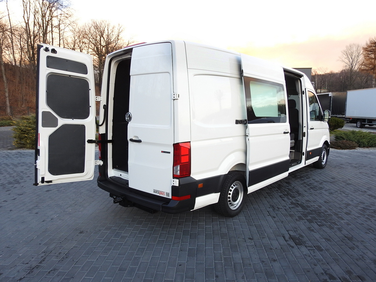 VOLKSWAGEN CRAFTER 4X4 4MOTION BOX DELIVERY VAN 7 SEATS AIR CONDITIONING 140HP - Dubă: Foto 3 VOLKSWAGEN CRAFTER 4X4 4MOTION BOX DELIVERY VAN 7 SEATS AIR CONDITIONING 140HP - Dubă: Foto 3