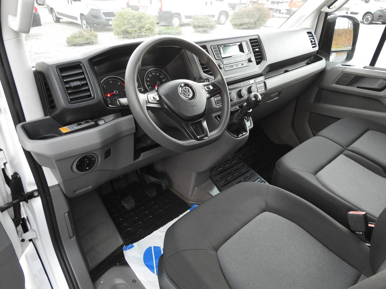 VOLKSWAGEN CRAFTER 4X4 4MOTION BOX DELIVERY VAN 7 SEATS AIR CONDITIONING 140HP - Dubă: Foto 2 VOLKSWAGEN CRAFTER 4X4 4MOTION BOX DELIVERY VAN 7 SEATS AIR CONDITIONING 140HP - Dubă: Foto 2