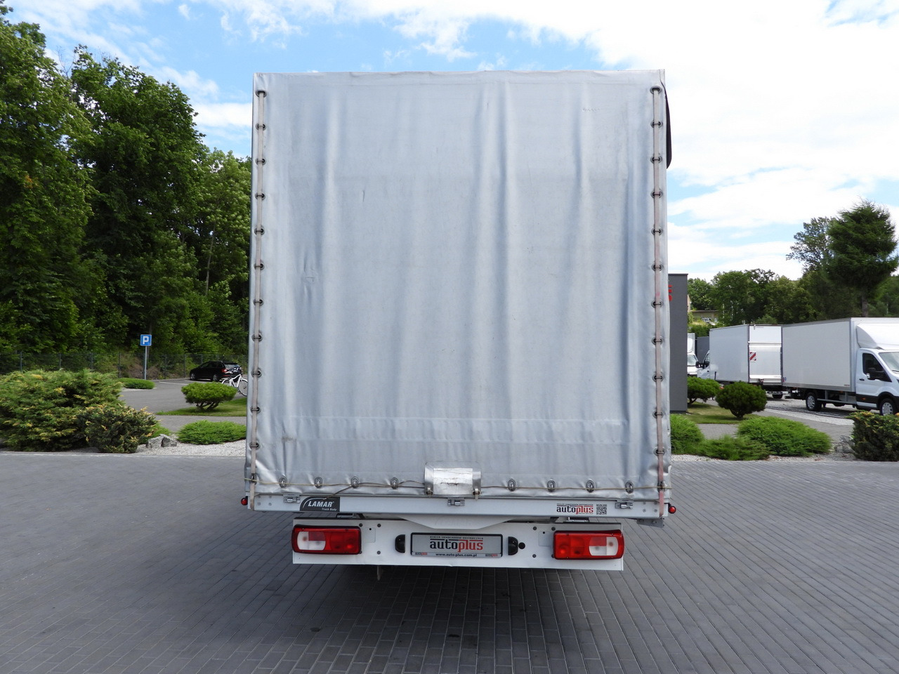 Autoutilitară cu prelată VOLKSWAGEN CRAFTER TARPAULIN 10 PALLETS WEBASTO CRUISE CONTROL AIR CONDITIONING 180HP: Foto 21 Autoutilitară cu prelată VOLKSWAGEN CRAFTER TARPAULIN 10 PALLETS WEBASTO CRUISE CONTROL AIR CONDITIONING 180HP: Foto 21