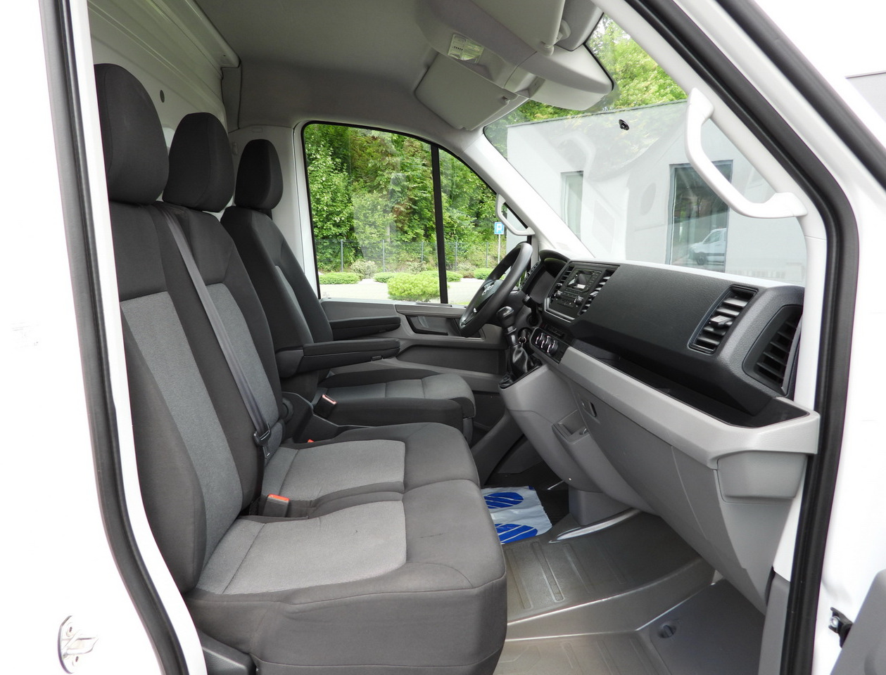 Autoutilitară cu prelată VOLKSWAGEN CRAFTER TARPAULIN 10 PALLETS WEBASTO CRUISE CONTROL AIR CONDITIONING 180HP: Foto 50 Autoutilitară cu prelată VOLKSWAGEN CRAFTER TARPAULIN 10 PALLETS WEBASTO CRUISE CONTROL AIR CONDITIONING 180HP: Foto 50