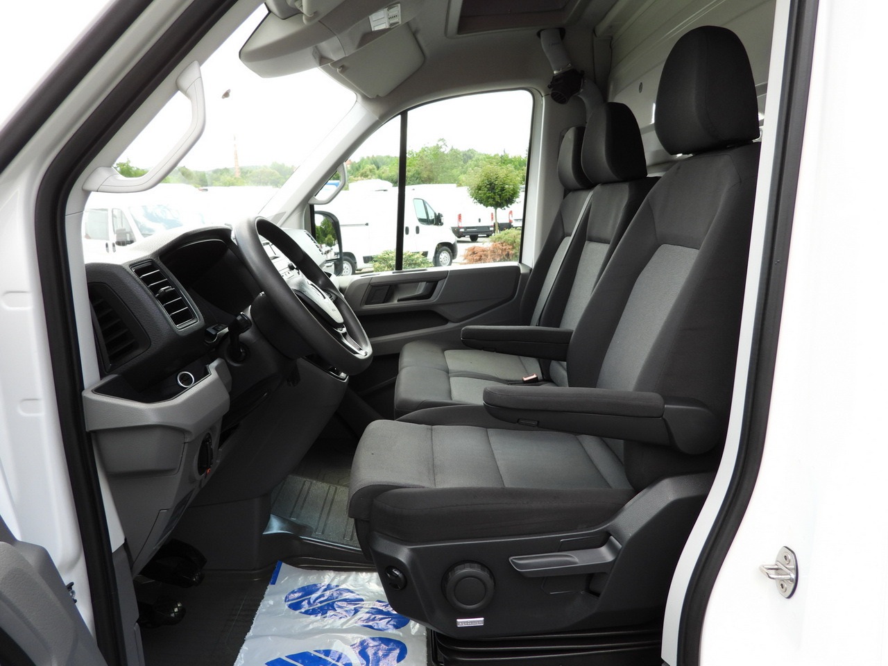 Autoutilitară cu prelată VOLKSWAGEN CRAFTER TARPAULIN 10 PALLETS WEBASTO CRUISE CONTROL AIR CONDITIONING 180HP: Foto 39 Autoutilitară cu prelată VOLKSWAGEN CRAFTER TARPAULIN 10 PALLETS WEBASTO CRUISE CONTROL AIR CONDITIONING 180HP: Foto 39