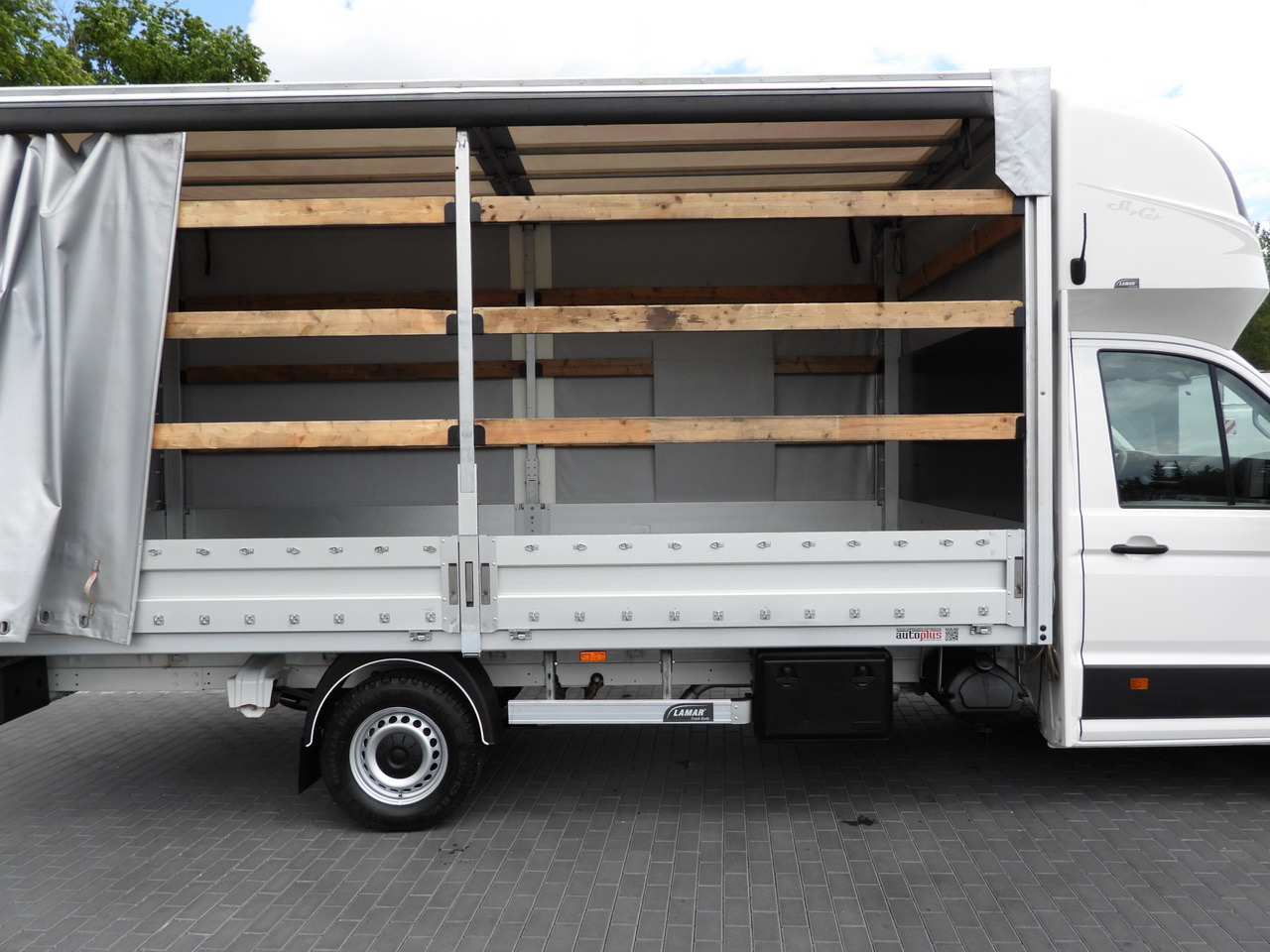 Autoutilitară cu prelată VOLKSWAGEN CRAFTER TARPAULIN 10 PALLETS WEBASTO CRUISE CONTROL AIR CONDITIONING 180HP: Foto 32 Autoutilitară cu prelată VOLKSWAGEN CRAFTER TARPAULIN 10 PALLETS WEBASTO CRUISE CONTROL AIR CONDITIONING 180HP: Foto 32