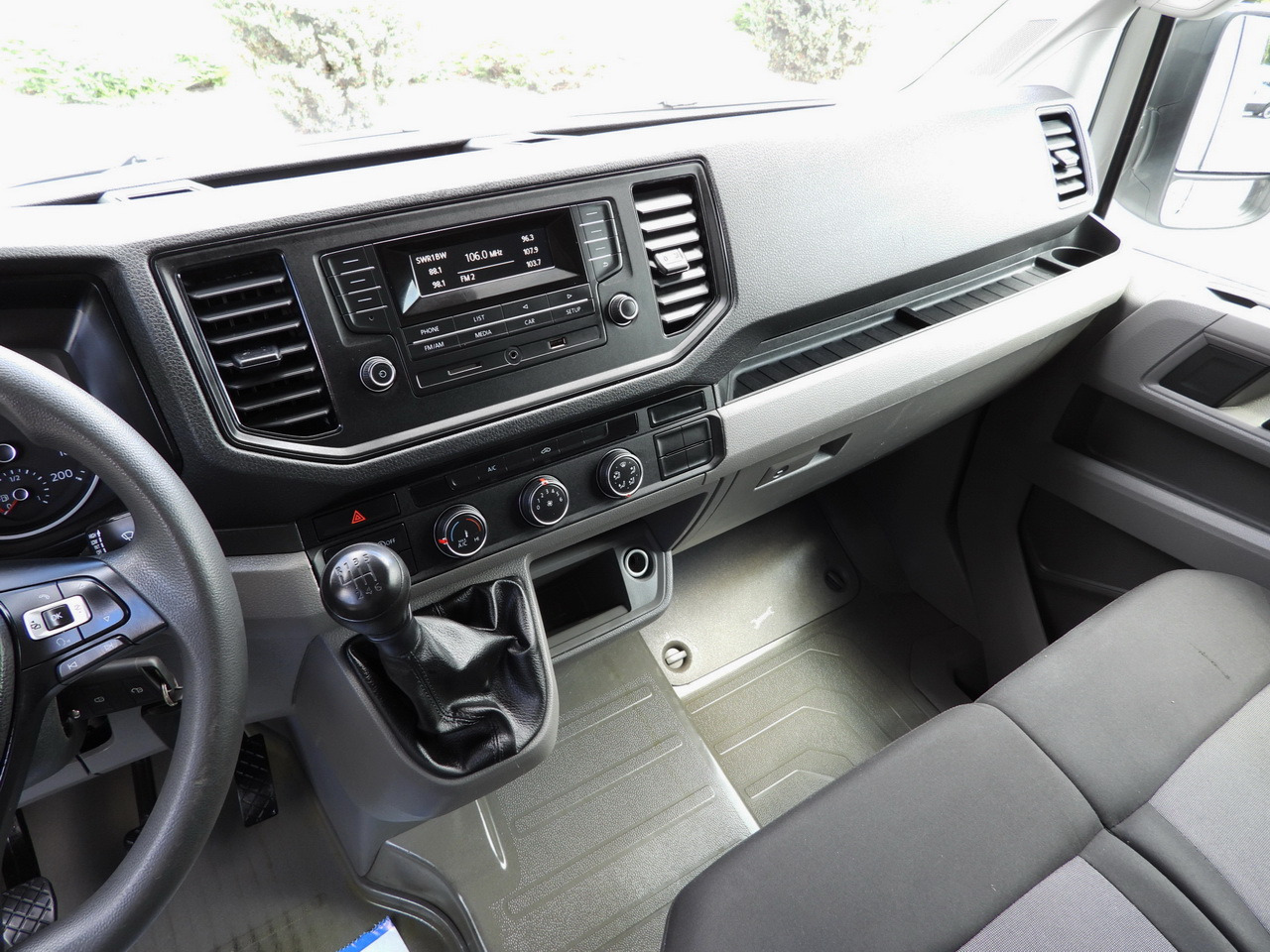 Autoutilitară cu prelată VOLKSWAGEN CRAFTER TARPAULIN 10 PALLETS WEBASTO CRUISE CONTROL AIR CONDITIONING 180HP: Foto 43 Autoutilitară cu prelată VOLKSWAGEN CRAFTER TARPAULIN 10 PALLETS WEBASTO CRUISE CONTROL AIR CONDITIONING 180HP: Foto 43