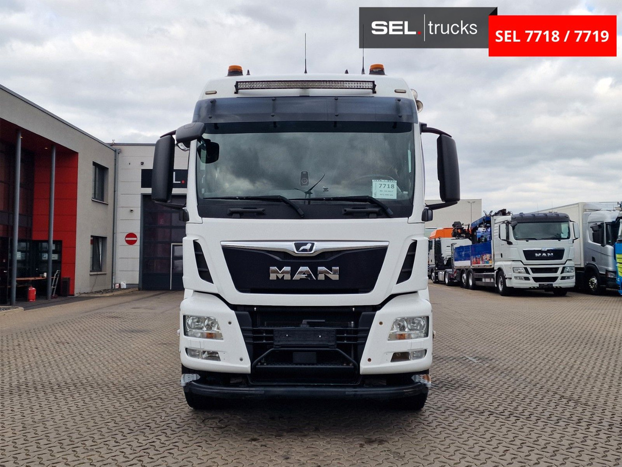 MAN TGS 35.500.8X2-6 BL / Silosteller / Lenkachse - Camion basculantă: Foto 2 MAN TGS 35.500.8X2-6 BL / Silosteller / Lenkachse - Camion basculantă: Foto 2
