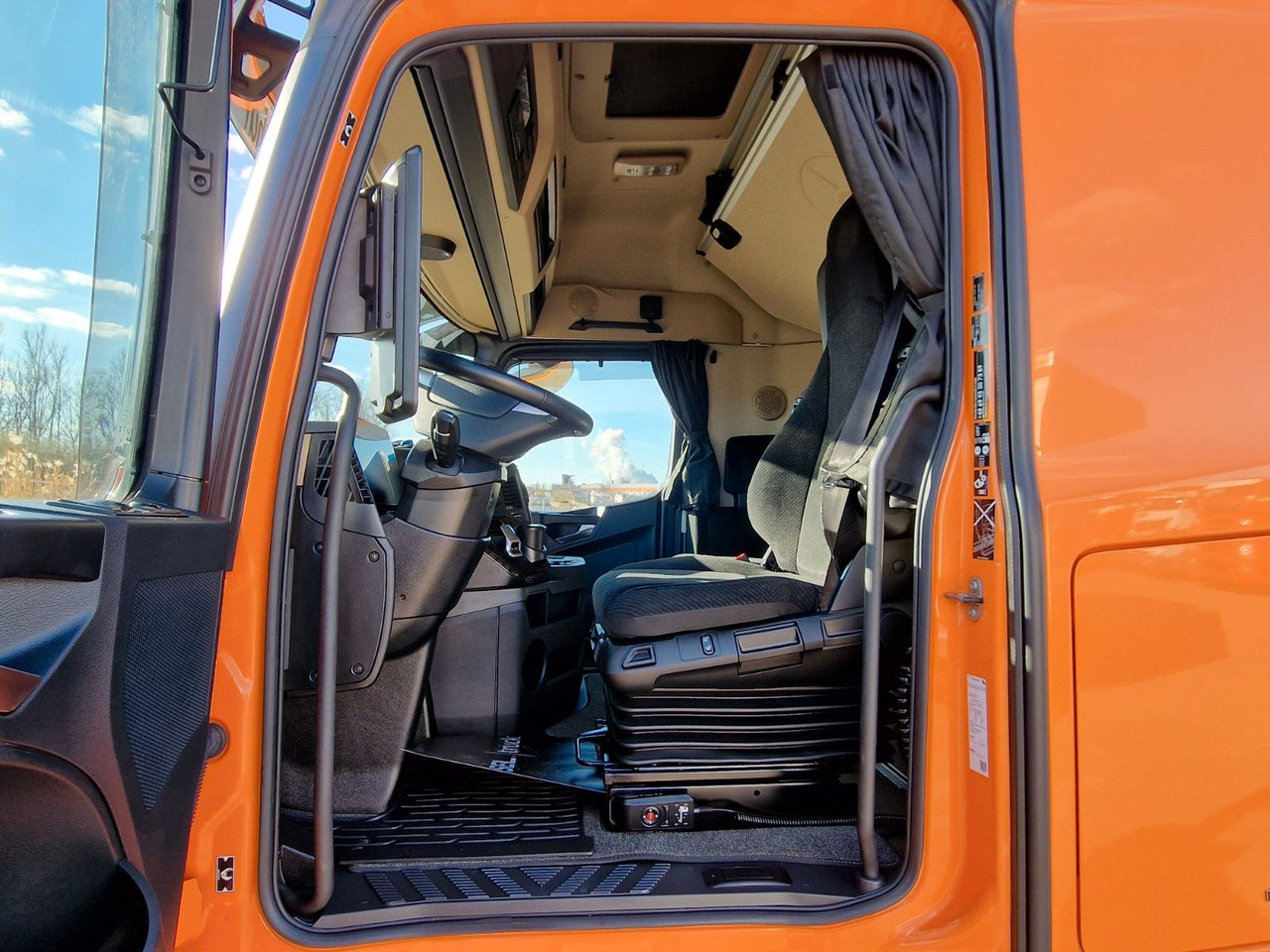 Camion cu prelată Mercedes-Benz Actros 2548 / Retarder / Aluklappen / 6E: Foto 16 Camion cu prelată Mercedes-Benz Actros 2548 / Retarder / Aluklappen / 6E: Foto 16