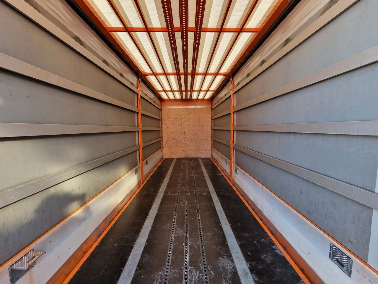 Camion cu prelată Mercedes-Benz Actros 2548 / Retarder / Aluklappen / 6E: Foto 28 Camion cu prelată Mercedes-Benz Actros 2548 / Retarder / Aluklappen / 6E: Foto 28