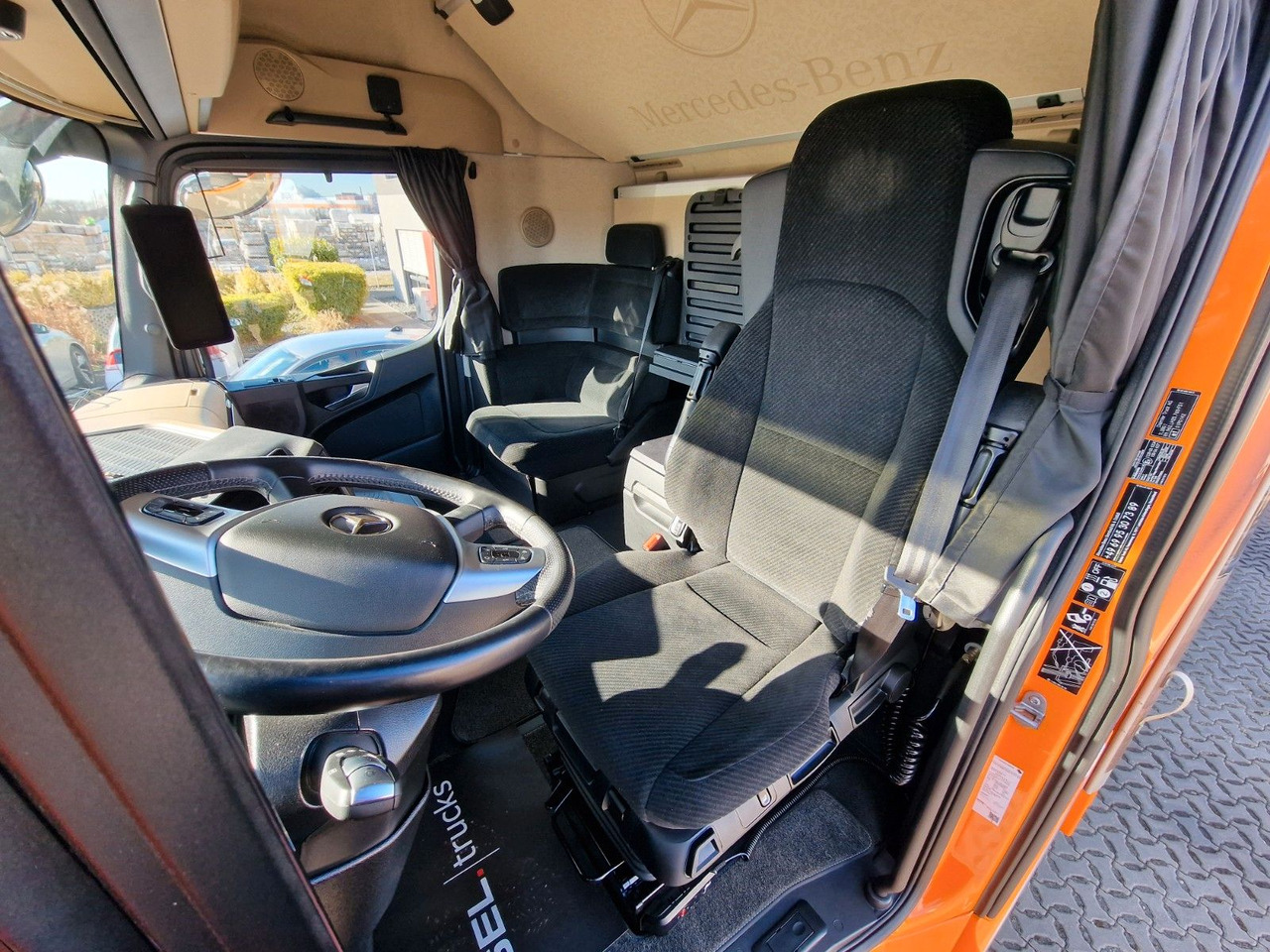 Camion cu prelată Mercedes-Benz Actros 2548 / Retarder / Aluklappen / 6E: Foto 17 Camion cu prelată Mercedes-Benz Actros 2548 / Retarder / Aluklappen / 6E: Foto 17