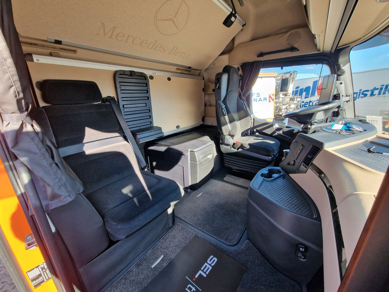 Camion cu prelată Mercedes-Benz Actros 2548 / Retarder / Aluklappen / 6E: Foto 19 Camion cu prelată Mercedes-Benz Actros 2548 / Retarder / Aluklappen / 6E: Foto 19