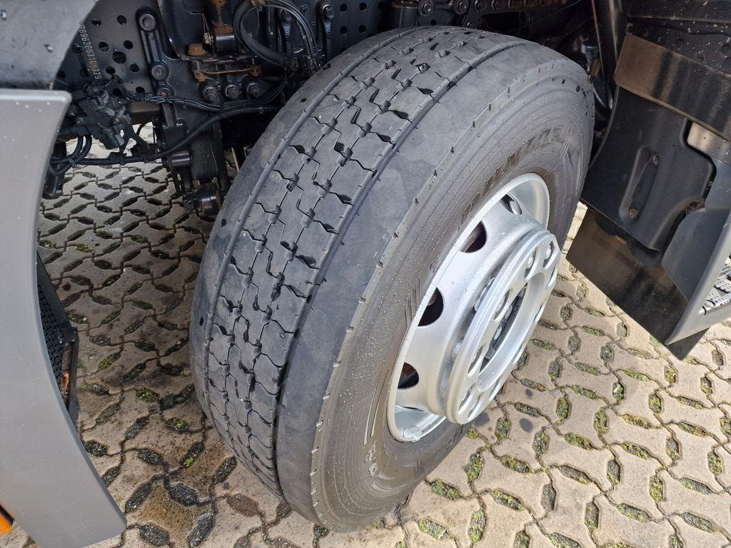 Camion cu prelată Mercedes-Benz Antos 1830L 4X2: Foto 28