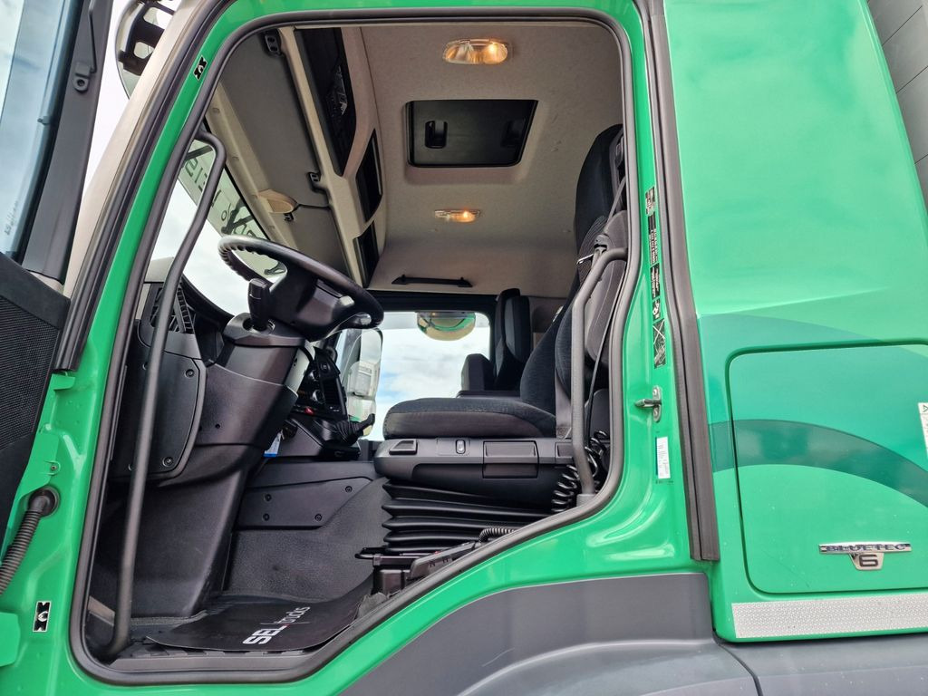 Camion cu prelată Mercedes-Benz Antos 1830L 4X2: Foto 16