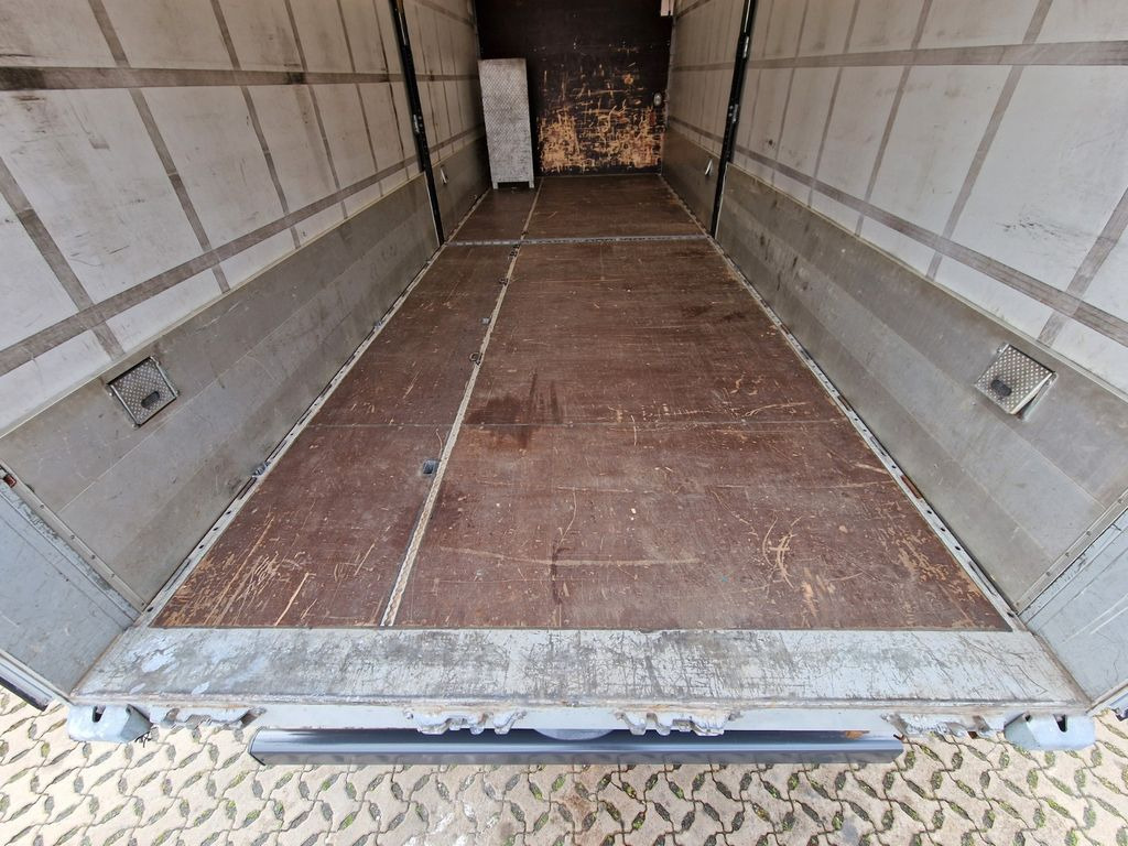 Camion cu prelată Mercedes-Benz Antos 1830L 4X2: Foto 10