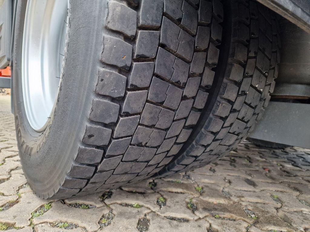 Camion cu prelată Mercedes-Benz Antos 1830L 4X2: Foto 30